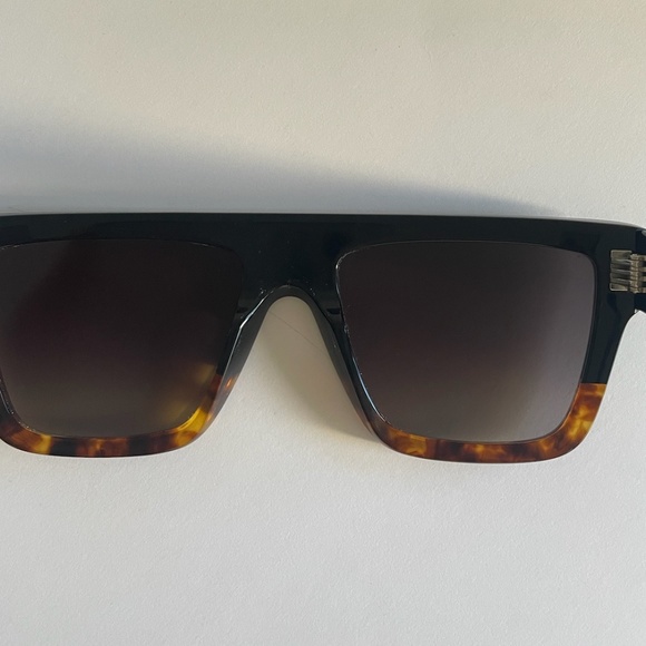 CELINE BLACK and TORTOISE RECTANGLE SUNGLASSES CL40013i 05F 55/19 - Picture 6 of 8